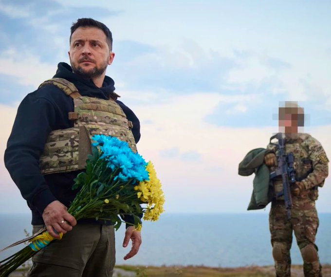 乌克兰无人机点燃的俄罗斯托罗佩茨弹药库